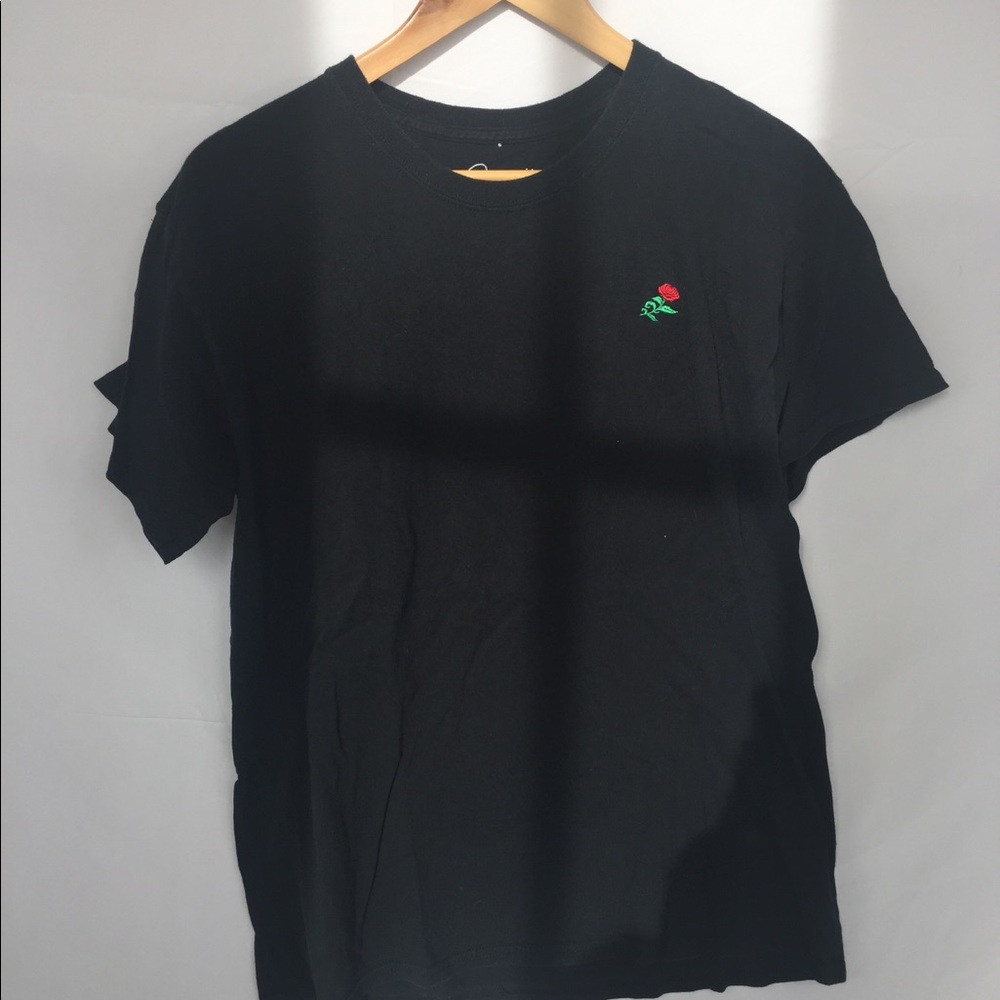 Men’s embroidered rose t shirt